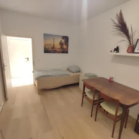 Jungle In For 4 Persons 24 H Check In Apartment